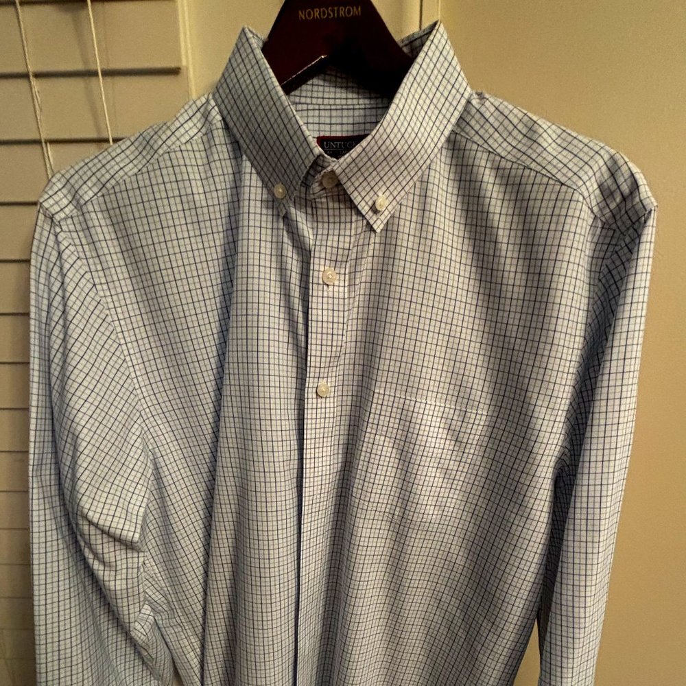 Like New 100% Cotton Blue & White Pattern - Dress/Casual Button-Down Shirt